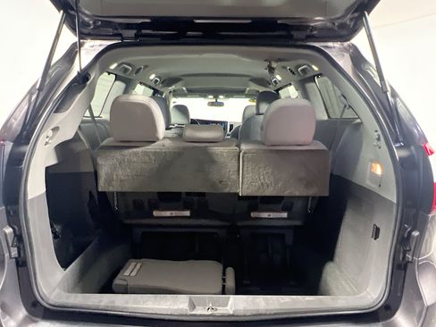 Used 2015 Toyota Sienna XLE w/ XLE Navigation Package FWD image 33