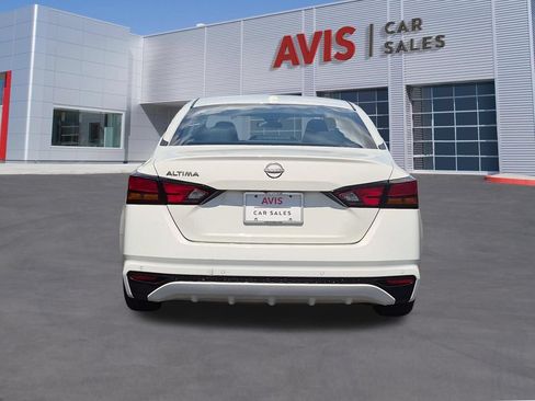 Used 2025 Nissan Altima 2.5 SV FWD image 7