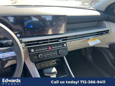 New 2025 Hyundai Tucson SE image 18