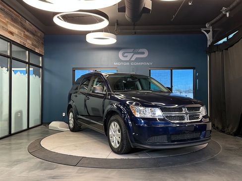 Used 2020 Dodge Journey SE FWD image 1
