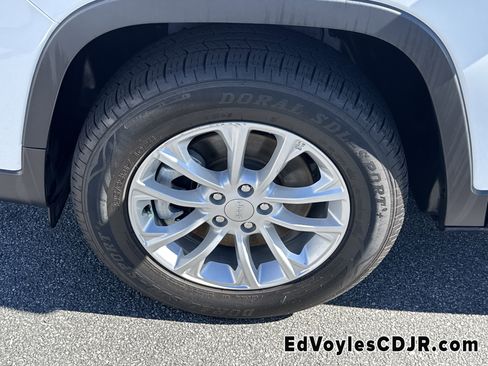 Used 2022 Jeep Cherokee Latitude Lux image 14