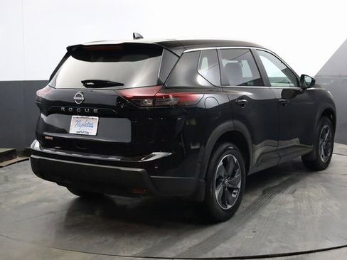 Used 2025 Nissan Rogue SV w/ SV Premium Package image 5