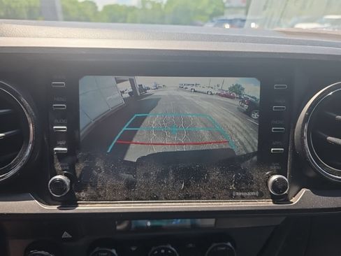 Used 2021 Toyota Tacoma TRD Sport AWD/4WD image 23
