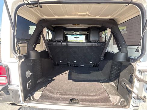 Used 2018 Jeep Wrangler Unlimited Sahara AWD/4WD image 25