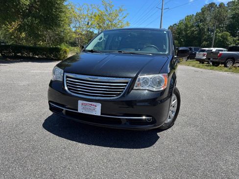 Used 2014 Chrysler Town & Country Touring FWD image 26