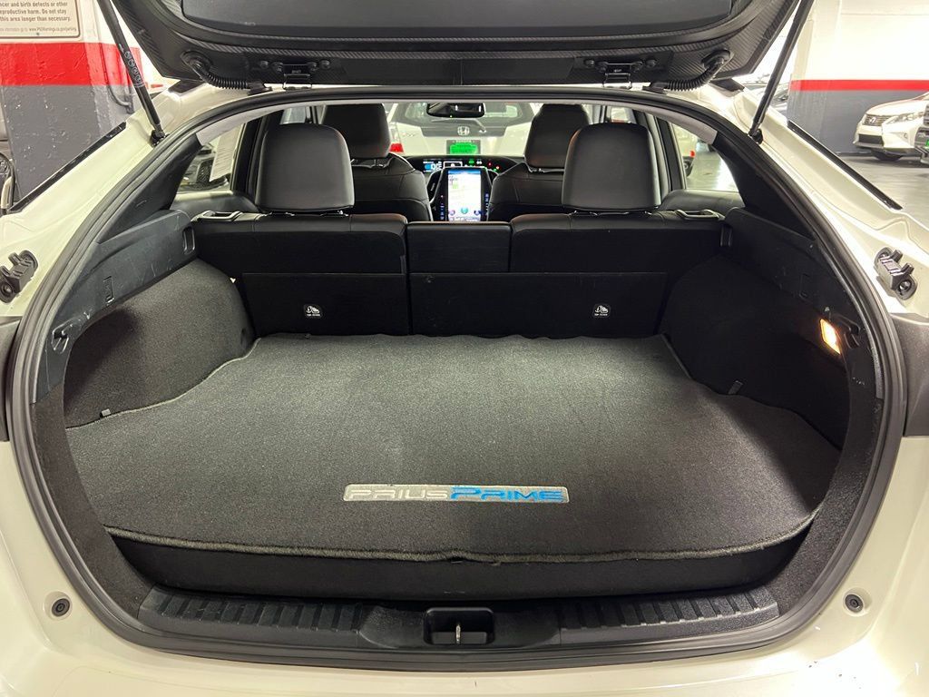 Certified 2017 Toyota Prius Prime Advanced FWD image 41