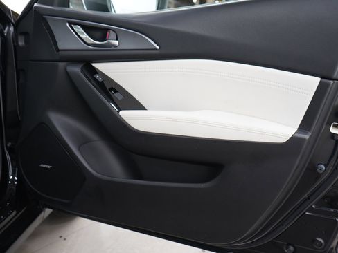 Used 2017 MAZDA MAZDA3 Grand Touring w/ Premium Equipment Package FWD image 9