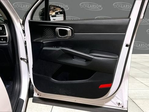 Used 2022 Kia Sorento S FWD image 12