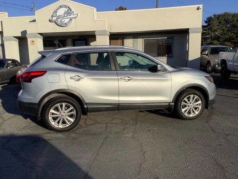 Used 2017 Nissan Rogue Sport SV image 8