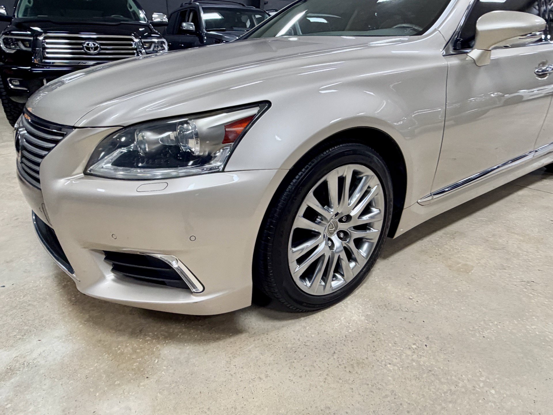 Used 2014 Lexus LS 460 w/ Comfort Package RWD image 17