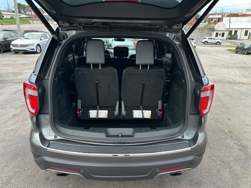 Used 2018 Ford Explorer XLT w/ Equipment Group 202A FWD image 40
