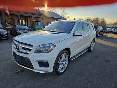 Used 2014 Mercedes-Benz GL 550 4MATIC image 2