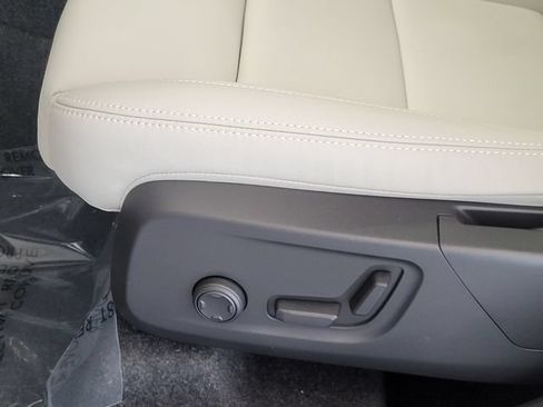New 2026 Volvo XC40 B5 Ultra AWD/4WD image 13