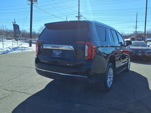Used 2024 GMC Yukon SLT w/ SLT Luxury Package image 6