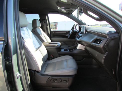 Used 2023 Chevrolet Suburban LT image 18