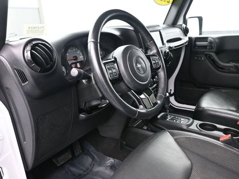 Used 2017 Jeep Wrangler Unlimited Sahara image 27
