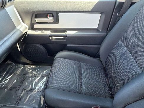Used 2010 Toyota FJ Cruiser 4WD image 12