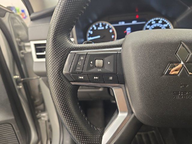 Used 2025 Mitsubishi Outlander AWD image 30
