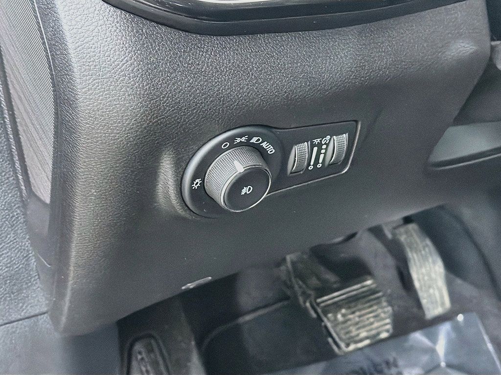 Used 2023 Jeep Compass Latitude AWD/4WD image 27