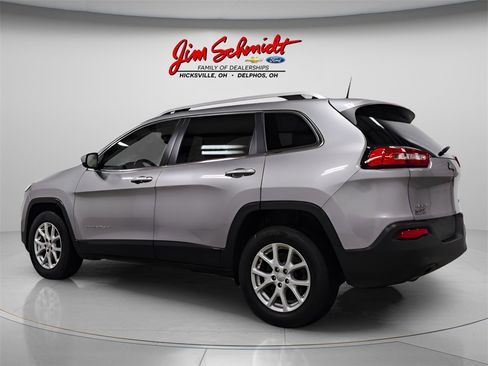 Used 2017 Jeep Cherokee Latitude w/ Cold Weather Group image 4
