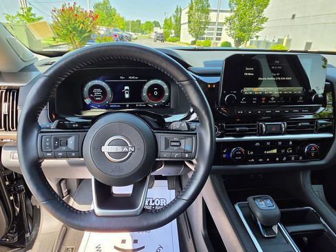 Used 2024 Nissan Pathfinder Platinum w/ Cargo Package AWD/4WD image 15
