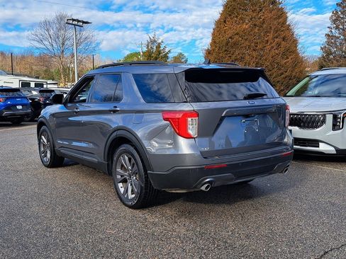 Used 2022 Ford Explorer XLT w/ Equipment Group 202A image 6