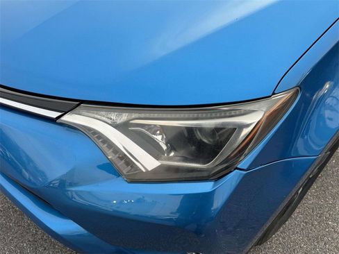 Used 2018 Toyota RAV4 XLE image 11