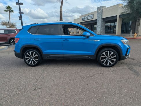 Used 2022 Volkswagen Taos SE w/ IQ.Drive SE Package image 2