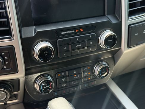 Used 2020 Ford F150 Lariat w/ Equipment Group 502A Luxury AWD/4WD image 21