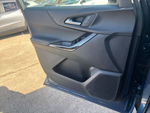 Used 2025 Chevrolet Equinox LT image 18