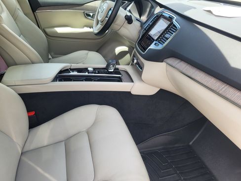 Certified 2023 Volvo XC90 B6 Plus AWD/4WD image 11