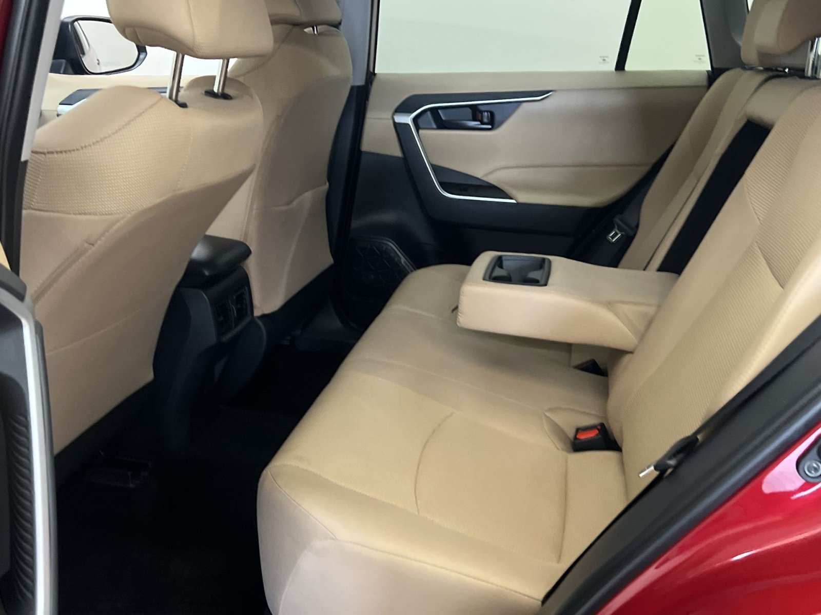 Used 2025 Toyota RAV4 LE AWD/4WD image 24