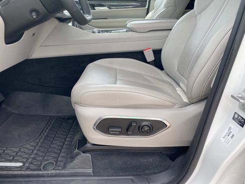 Used 2024 Jeep Wagoneer 4WD w/ Convenience Group I image 24