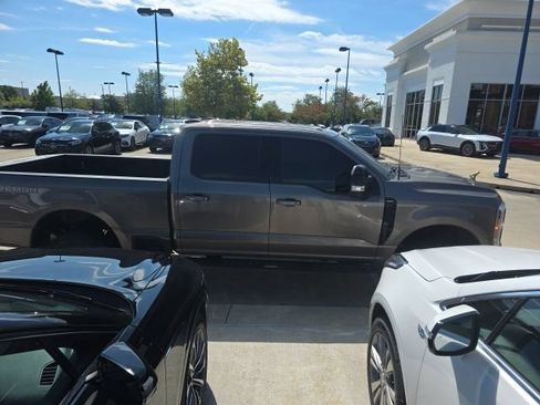 Used 2023 Ford F250 Lariat w/ Lariat Ultimate Package AWD/4WD image 5
