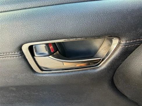 Used 2013 Toyota Avalon XLE Premium FWD image 41