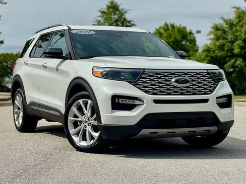 Used 2021 Ford Explorer Platinum w/ Equipment Group 601A AWD/4WD image 2