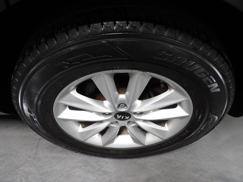 Used 2019 Kia Sorento LX image 22