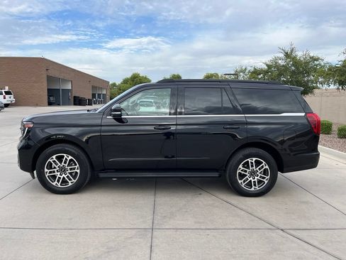 Used 2025 Ford Expedition Active RWD image 11