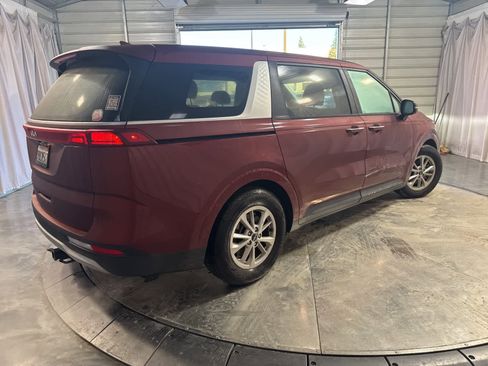 Used 2022 Kia Carnival LX image 4