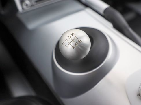 Used 2006 Ford GT RWD image 33