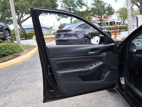 Used 2022 Nissan Altima 2.5 SR FWD image 19