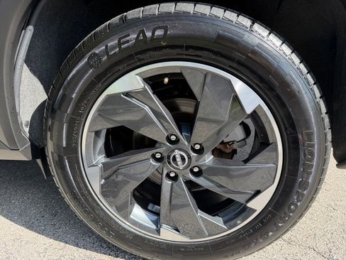Used 2024 Nissan Rogue SV FWD image 26