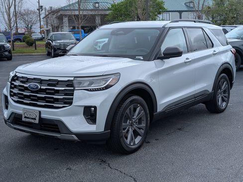 New 2026 Ford Explorer Active w/ Active Comfort Package image 2
