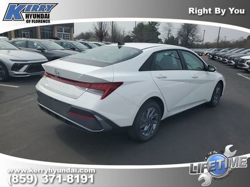 New 2026 Hyundai Elantra Hybrid FWD image 4