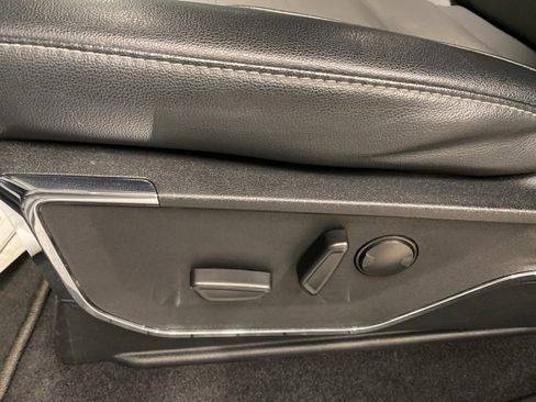 Used 2023 Ford F150 Lariat w/ Trailer Tow Package image 30