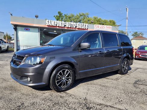 Used 2019 Dodge Grand Caravan SXT w/ Driver Convenience Group FWD image 7