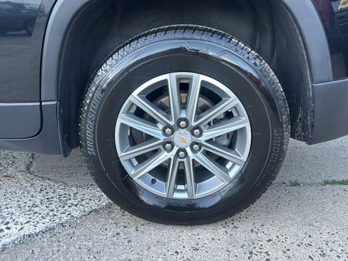 Used 2023 Chevrolet Traverse LT FWD image 44