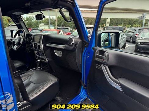 Used 2016 Jeep Wrangler Unlimited Sahara w/ Dual Top Group AWD/4WD image 33