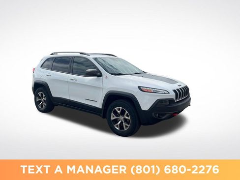 Used 2017 Jeep Cherokee Trailhawk AWD/4WD image 7