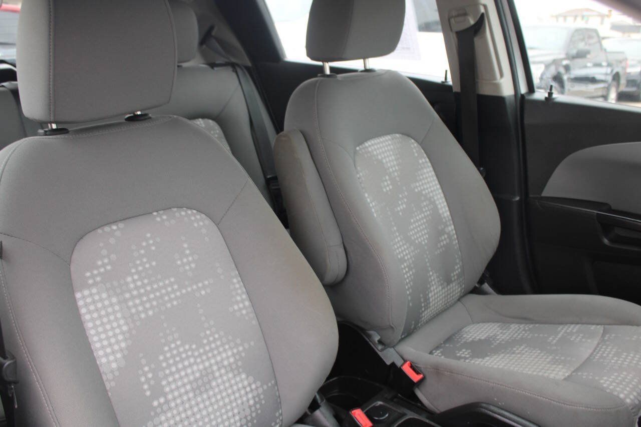 Used 2020 Chevrolet Sonic LT FWD image 14